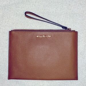 Michael Kors Jet Set Large Top Zip Pebbled Leather Wristlet Pouch